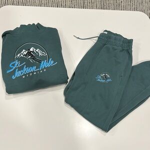 Abercrombie Jackson Hole Sweatshirt and Joggers Set